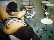 麻酔で無抵抗になった女性患者を中出しレイプする医師の盗撮動画