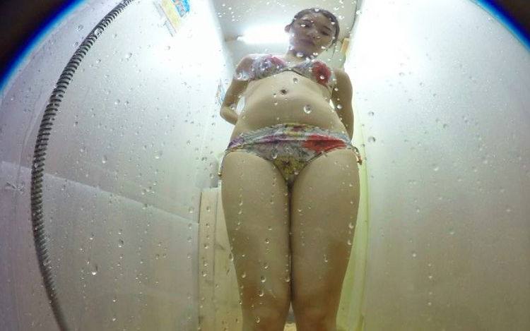 VRで女子のシャワールームを覗く…4